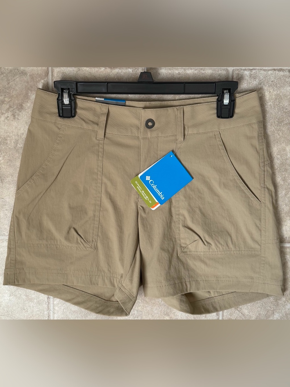 NWT Columbia Women's Silver Ridge Stretch Short II Omni-Shield Size 4 Khaki